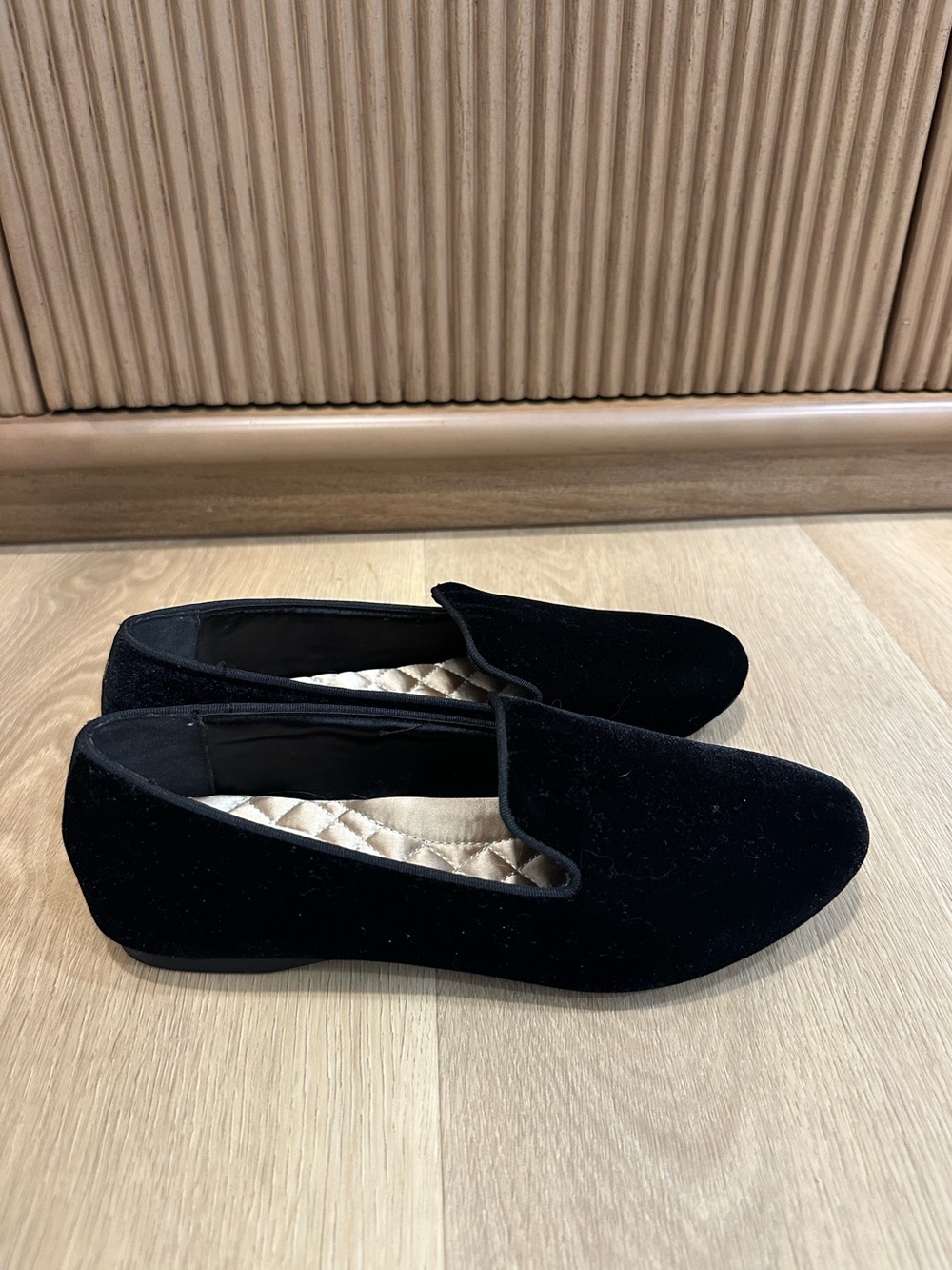 Birdies Black Velvet Women’s Slip-On Loafers flats size 7.5